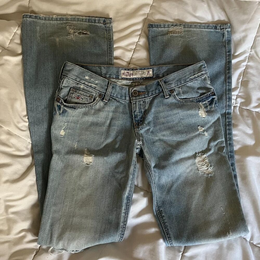 Vintage Y2K Low Rise Light Wash Distressed Cali Flare Jeans from Hollister 1R